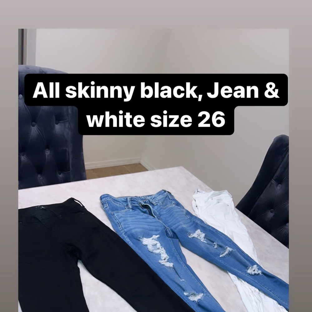 Two buckle jeans and three other jeans all size 26